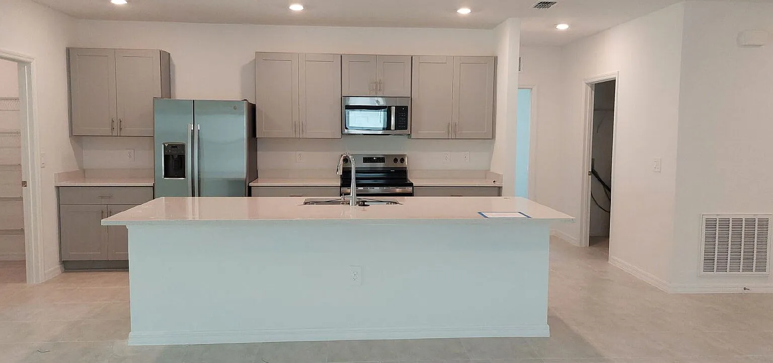 4 bed, 3.0 bath, 2106 sqft, $2,495 — Photo 2