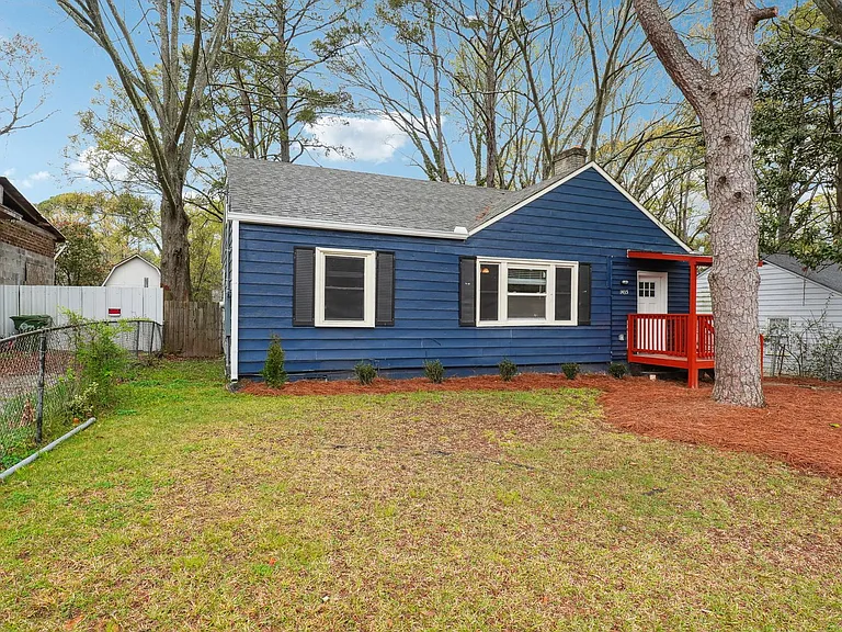1435 Lanvale Dr SW — Photo 2