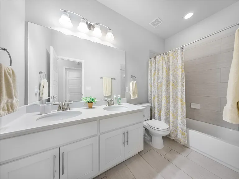 13800 Lyndhurst St #324 — Photo 23