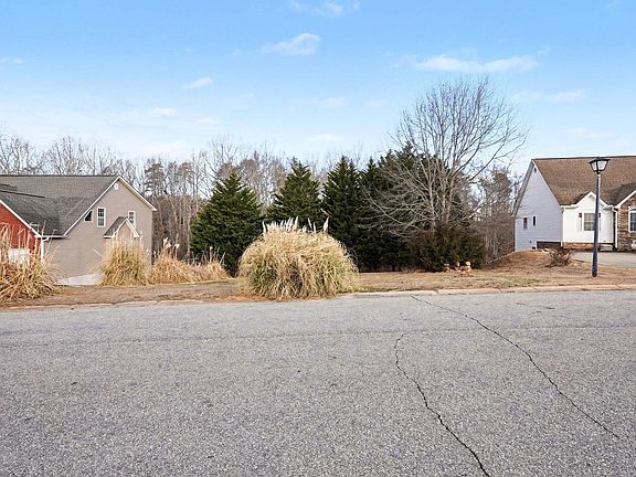 2nd image of 414 Winding Brook Ct