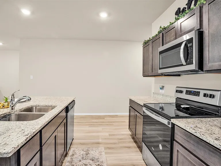 312 Pecos Dr — Photo 16