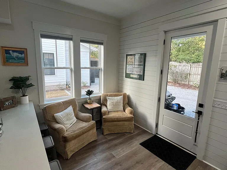 1218 Schirmer Ave — Photo 4