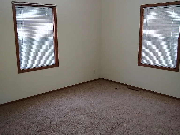 2126 Vermont Ave — Photo 12