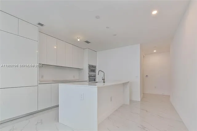 700 NE 24th St #5405 — Photo 8