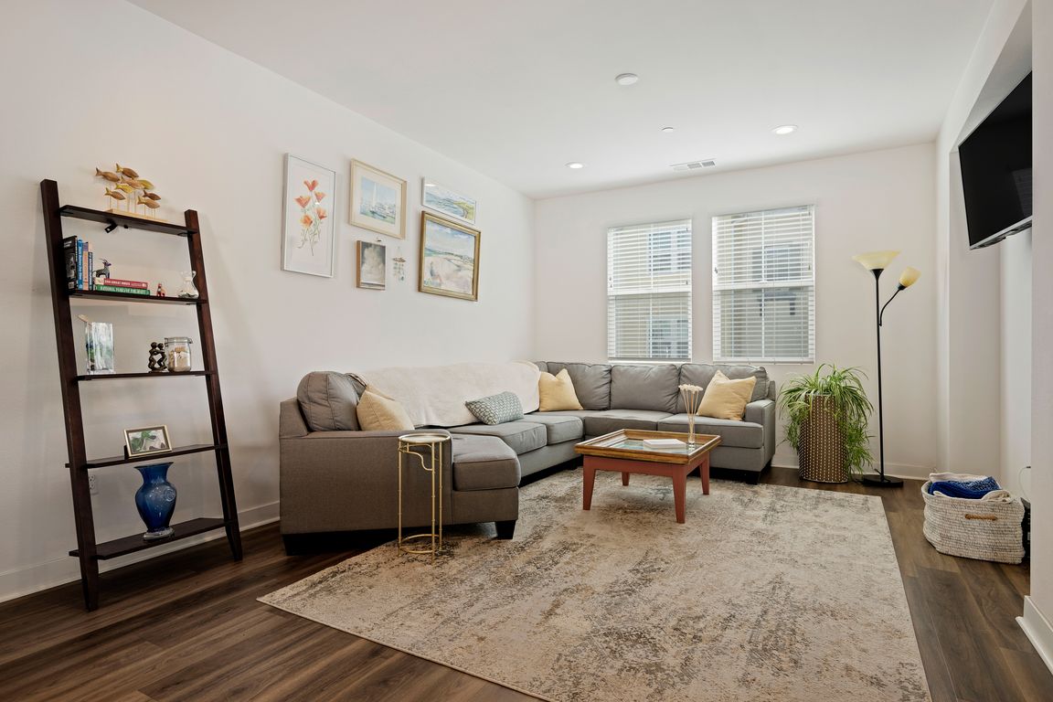 next background image