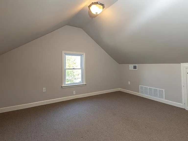 500 Colonial Rd — Photo 27