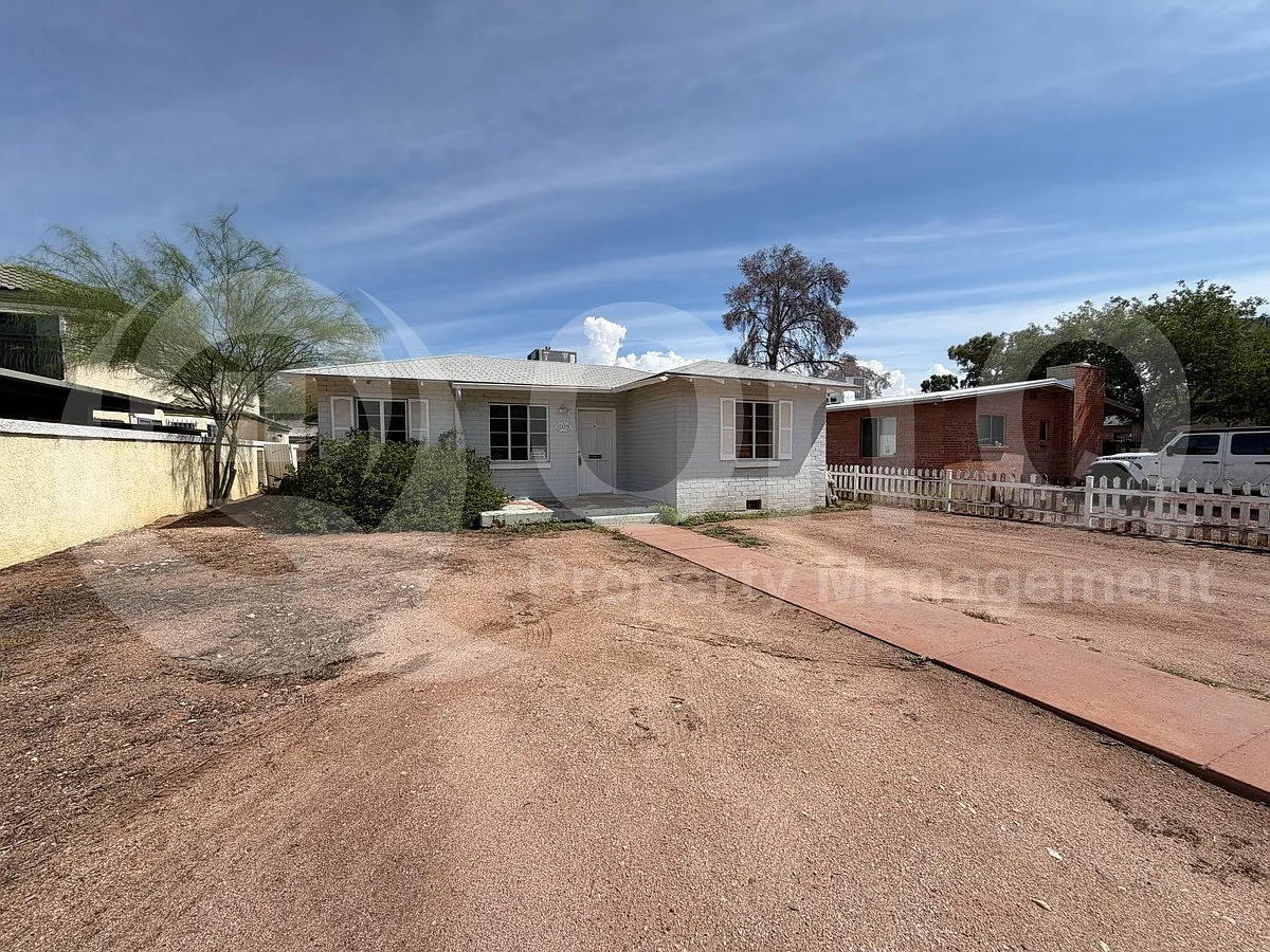 2 bed, 1.0 bath, 930 sqft, $1,575 — Photo 3