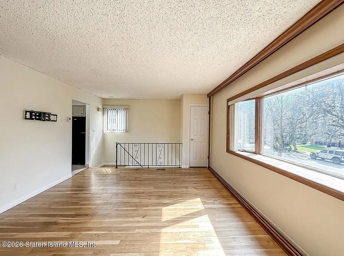 3 bed, 2.0 bath, 2088 sqft, $3,500 — Photo 3