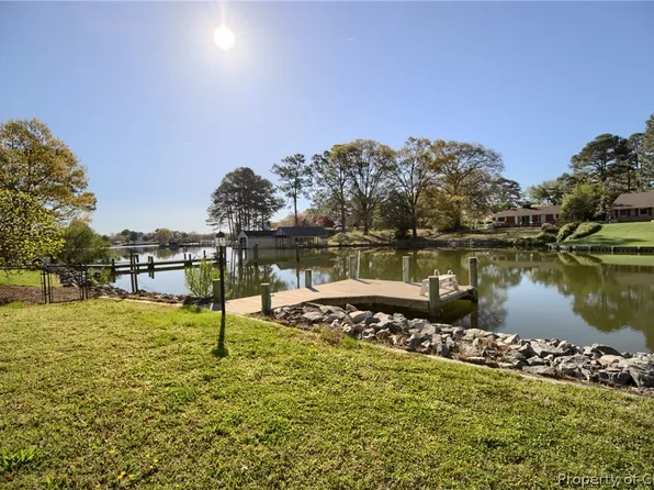 1809 Azalea Point Rd, Gloucester Pt, VA 23062
