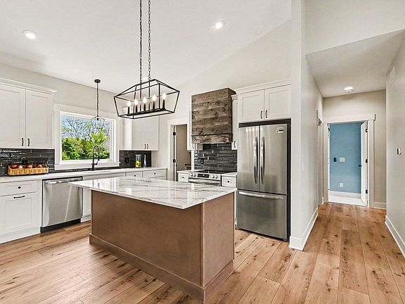 3rd image of 4051 Hickory Hill Ln