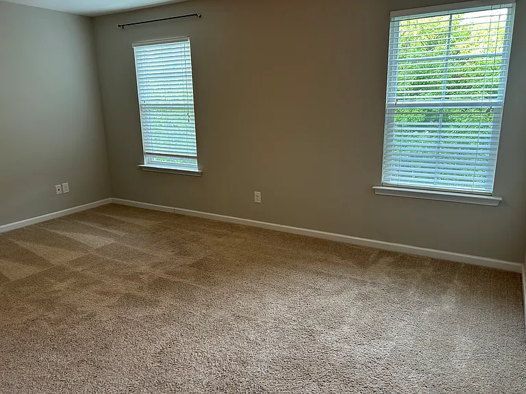 529 Finnegan Ln — Photo 9