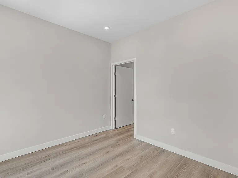 825 Coronado-Building — Photo 129