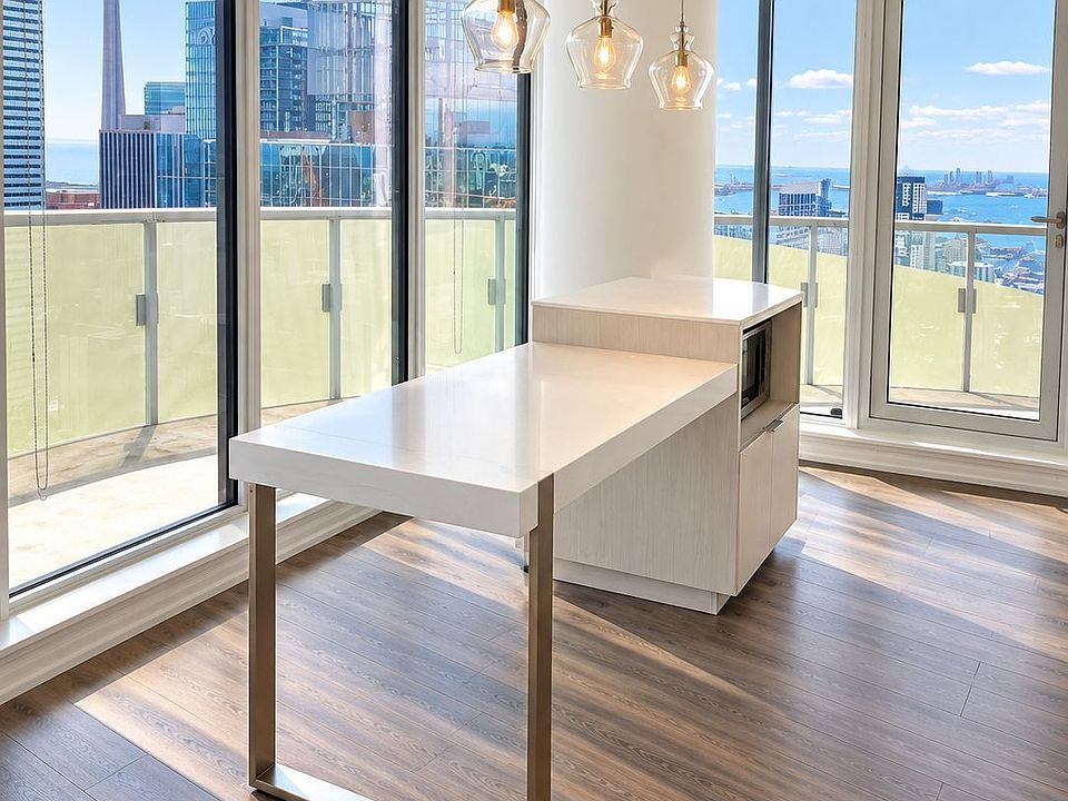 2nd image of 197 Yonge St #4109