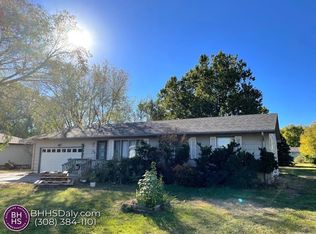 4349 Sherwood Rd, Grand Island, NE 68803