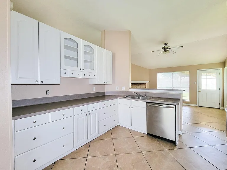 29002 Sedgefield St — Photo 8