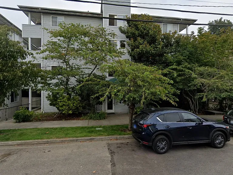Maple Leaf Court — Photo 9