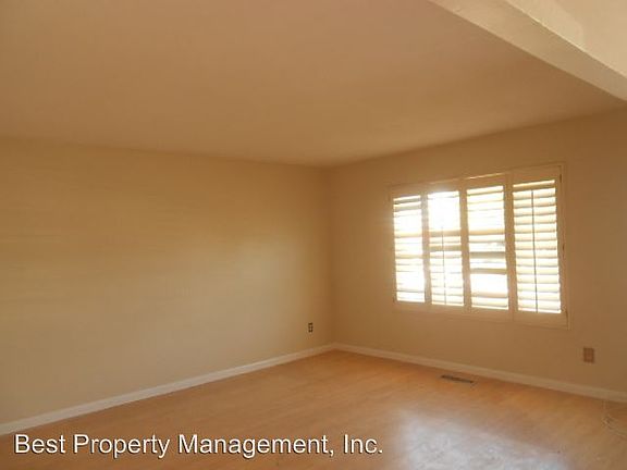 2nd image of 21 Orinda Ct
