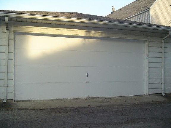 4th image of 4554 S Sacramento Ave