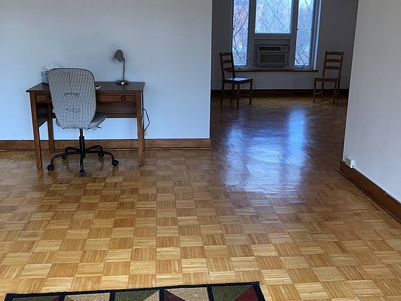 4th image of 5512 S Woodlawn Ave #403