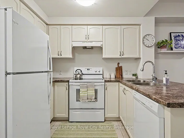 1284 Gordon St #120 — Photo 6