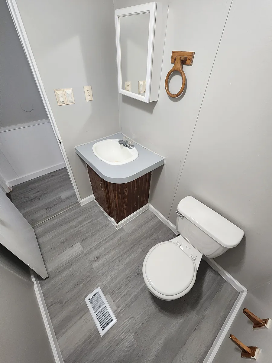 Building Photo - 9500 Hausmond Way #21