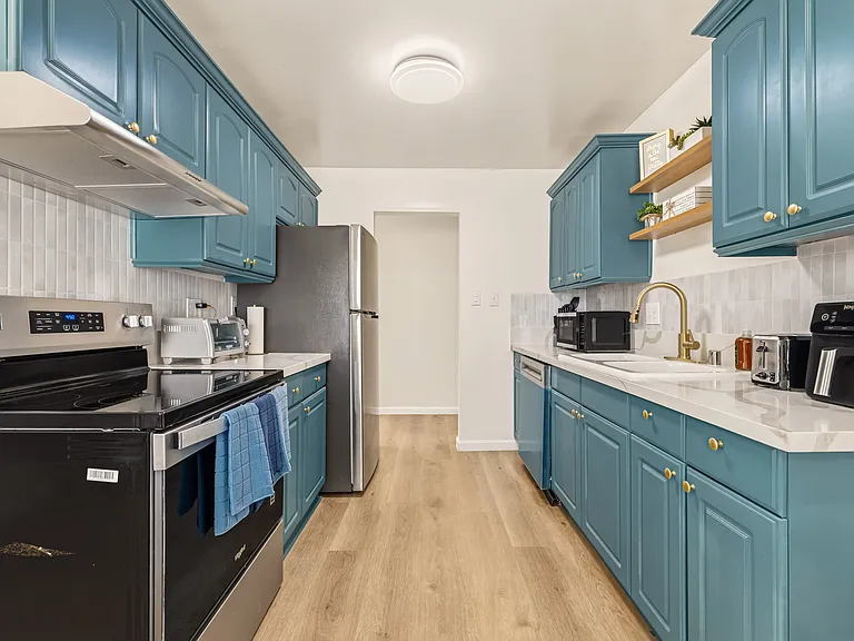 1105 W Berkeley Ct — Photo 44