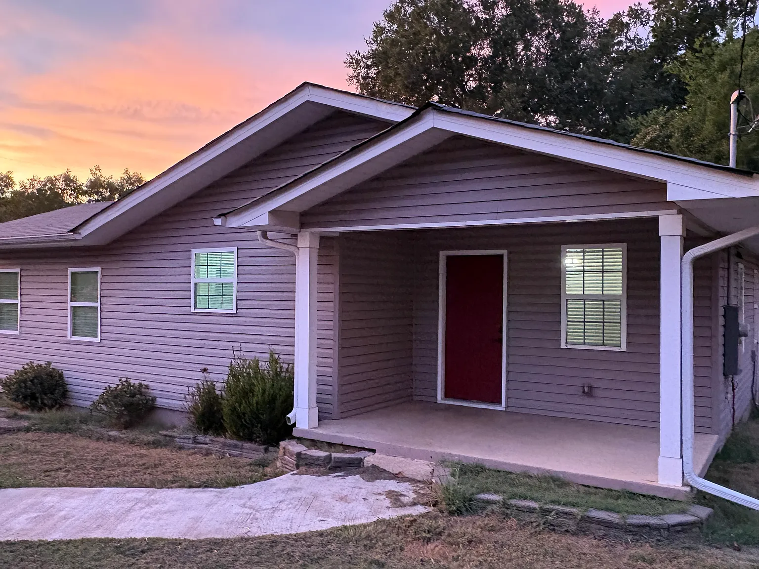 3 bed, 1185 sqft, $1,595 — Photo 2