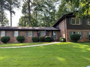 530 Creekview Cir, Vestavia Hills, AL 35226