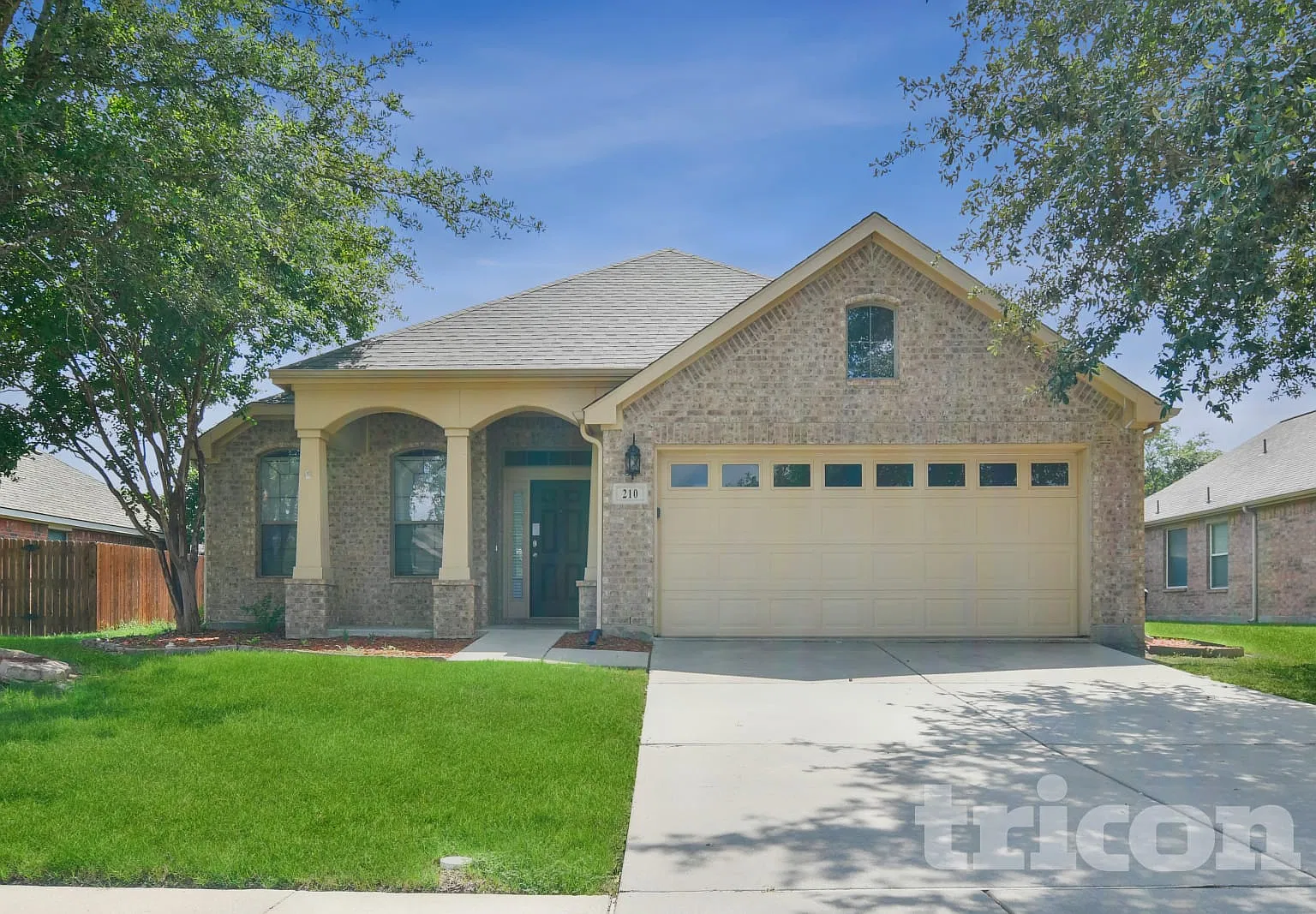 210 Bear Trail Waxahachie TX — Photo 1