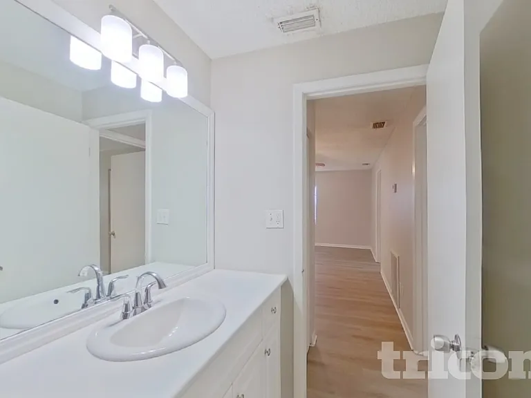 10014 N Oklawaha Ave — Photo 14