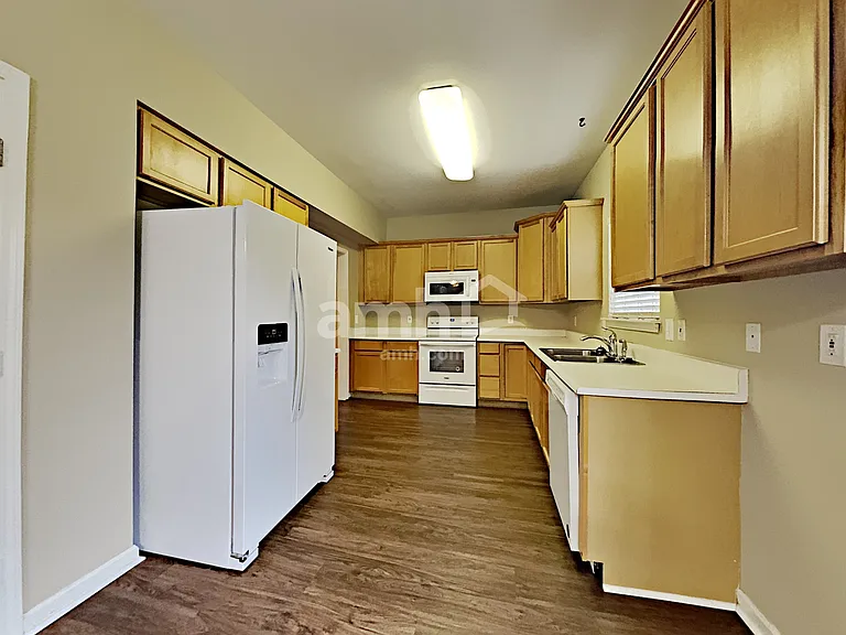 1209 Bending Creek Dr — Photo 3
