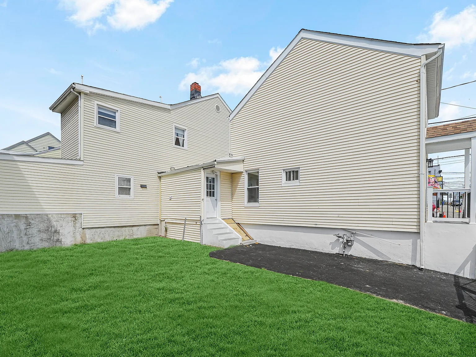 4 bed, $3,200 — Photo 2