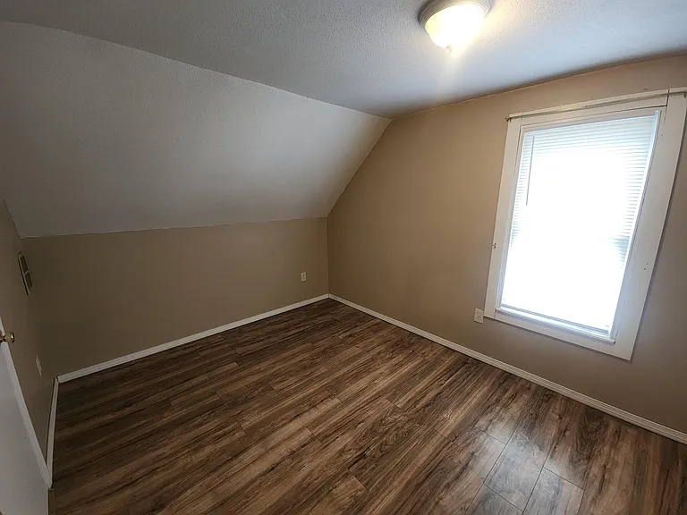 27 Fairview Ave #27B — Photo 3