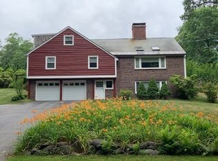 94 Perkins Row, Topsfield, MA 01983