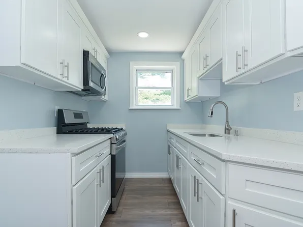 517 Palmer St, Fall River, MA 02721