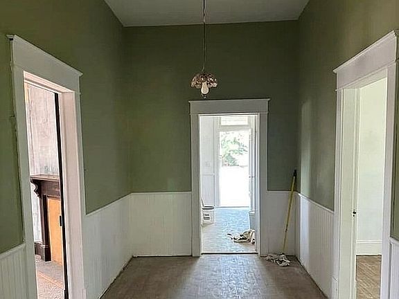 5th image of 211 E Main St