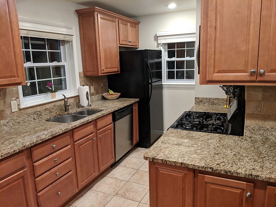 2nd image of 607 Meadow Ln SW