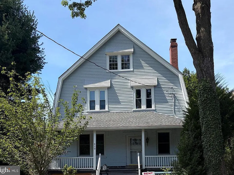 210 Grayling Ave
