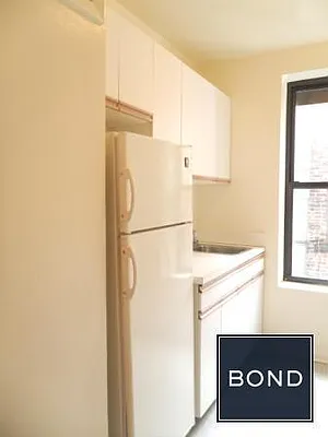 Rented by Bond New York | media 33