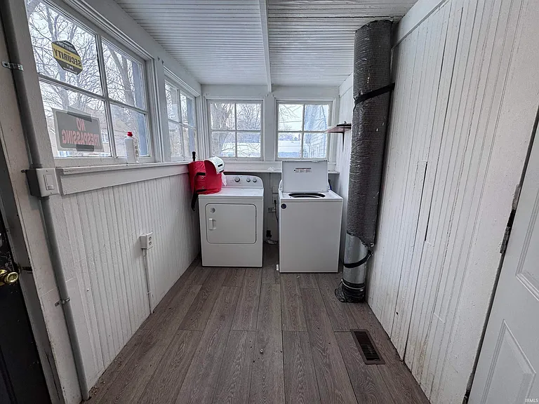 614 W Charles St — Photo 10