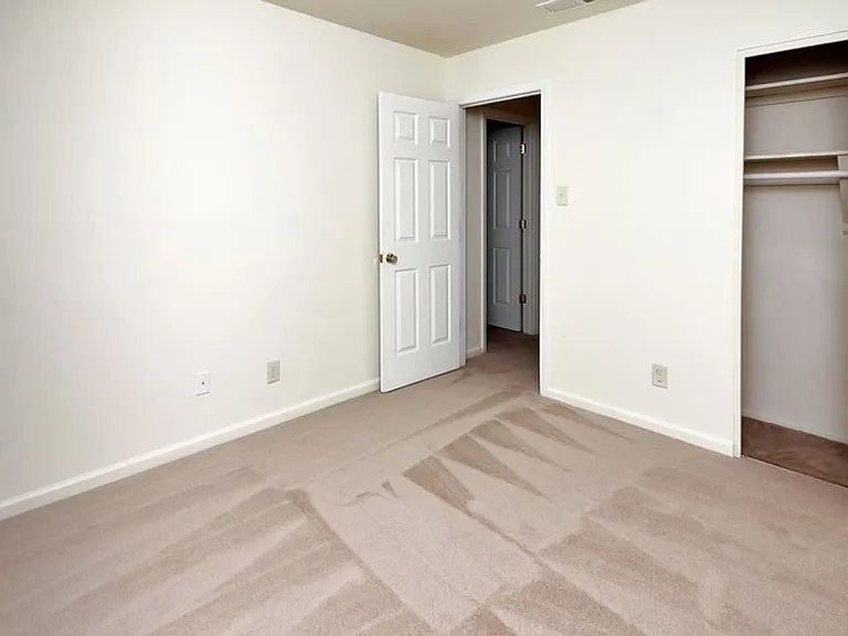 East Bay Apartments — Photo 20