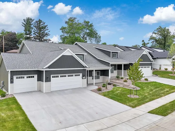 1354 Heights Ct, Bettendorf, IA 52722