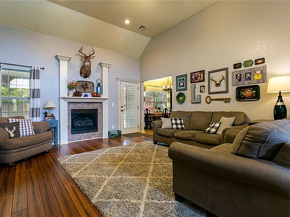 4th image of 1205 Latisha Ln