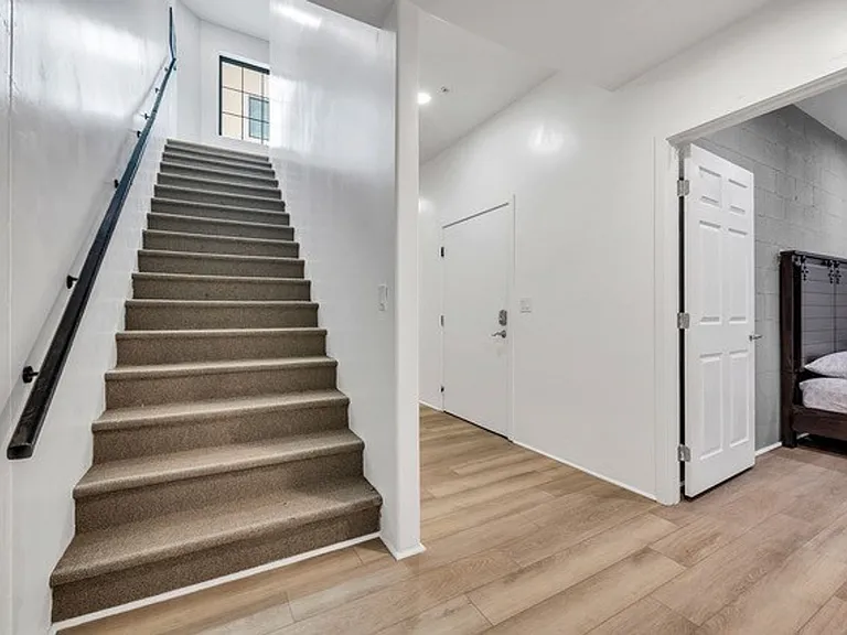 834 S Farmer Ave — Photo 16