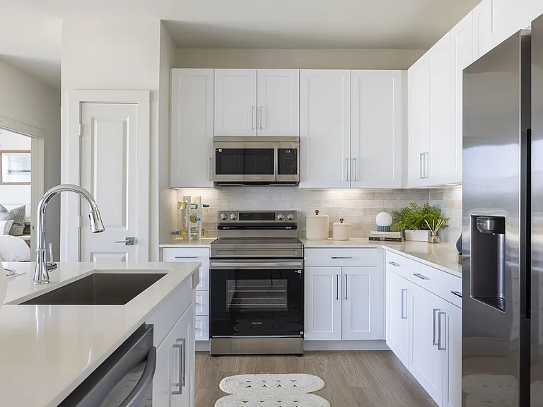 Broadstone Creekside apartments community photo
