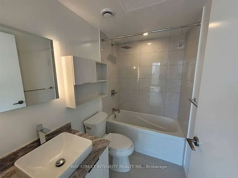 501 Yonge St #4205 — Photo 4