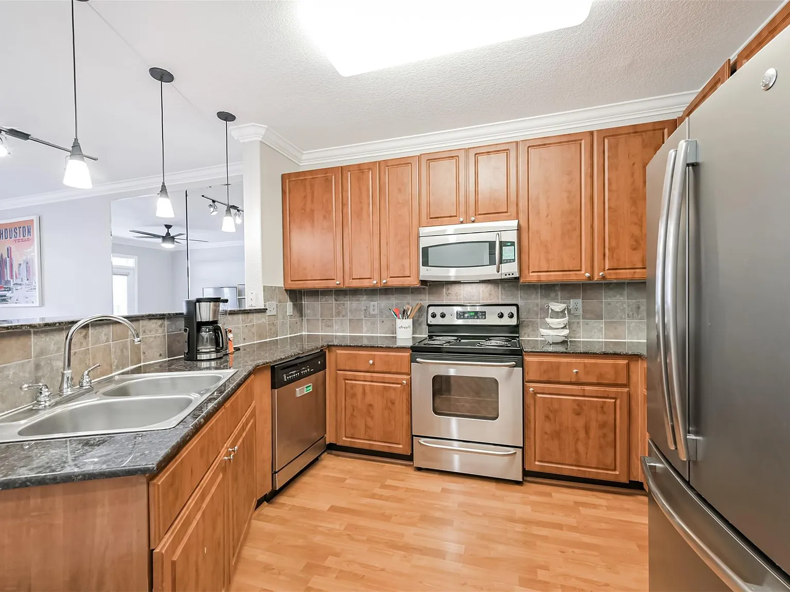 1 bed, 1.0 bath, 799 sqft, $1,750 — Photo 3