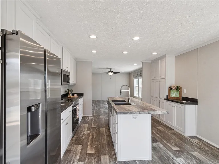Saddle Creek — Photo 14