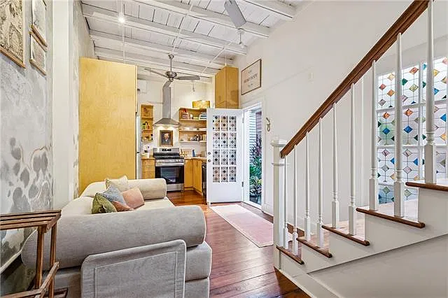 1 bed, 1.5 bath, 896 sqft, $1,650 — Photo 4