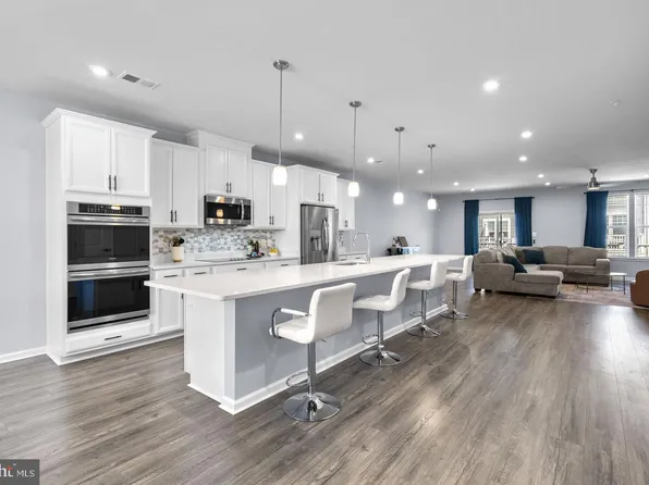 2708 Duvall Ridge Rd #415, Landover, MD 20785